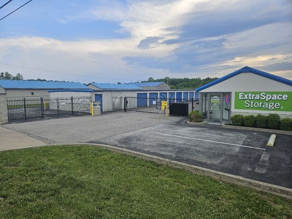 Extra Space Storage facility at 2782 Clifty Dr - Madison, IN