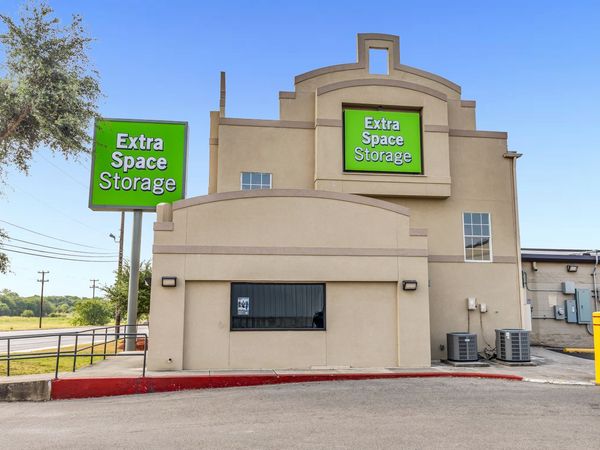Extra Space Storage facility at 6110 Walzem Rd - San Antonio, TX