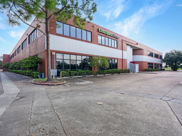 Extra Space Storage facility at 555 Gemini Ave - Houston, TX