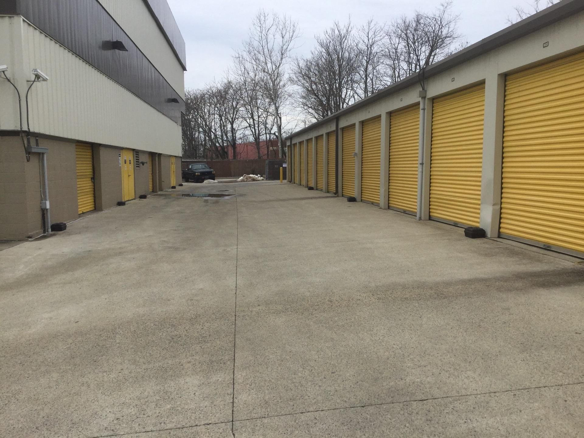 Extra Space Storage  26 W Diamond Ave in Gaithersburg, MD