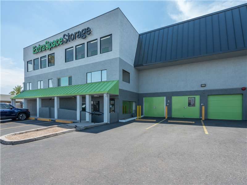 Storage Units in Phoenix, AZ at 4028 N 7th St | Extra Space Storage
