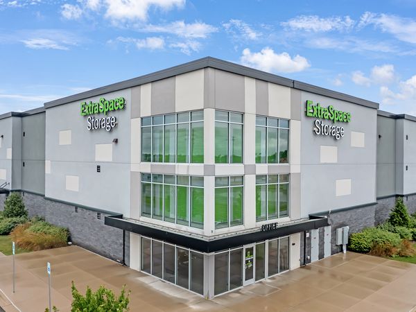 Extra Space Storage facility at 16100  Fort St - Southgate, MI
