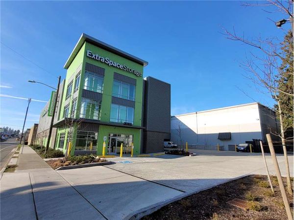 Extra Space Storage facility at 1430 N 130th St - Seattle, WA