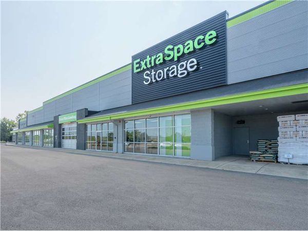 Extra Space Storage facility at 600 W Liberty St - Wauconda, IL