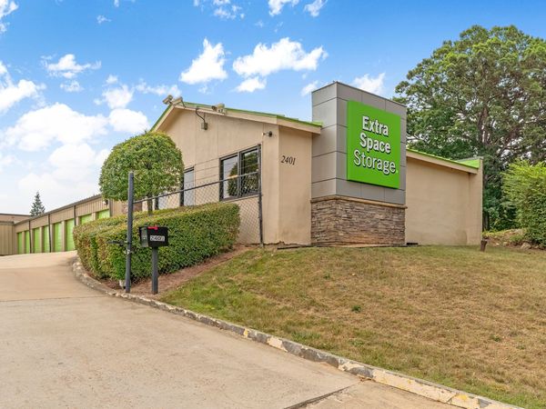 Extra Space Storage facility at 2401 S Wilmington St - Raleigh, NC