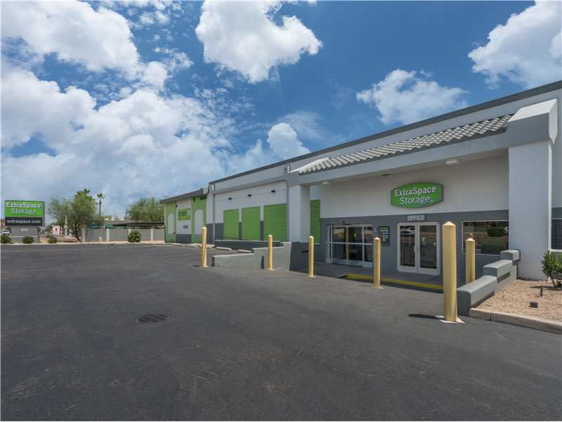 Storage Units in Phoenix, AZ at 2721 E Greenway Pkwy | Extra Space Storage