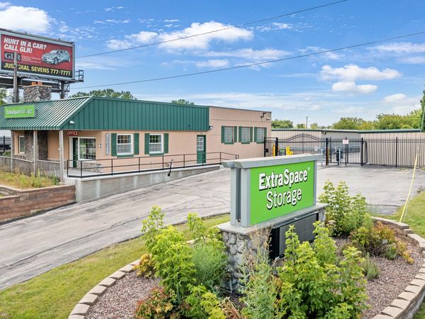 Extra Space Storage facility at 5115 W Good Hope Rd - Milwaukee, WI