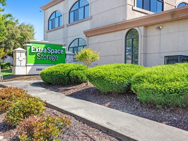 Extra Space Storage facility at 3800 Bayou Way - Sacramento, CA