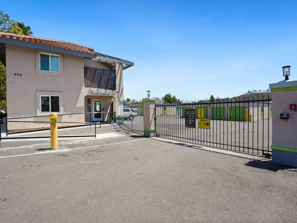 Extra Space Storage facility at 999 E Mission Rd - San Marcos, CA