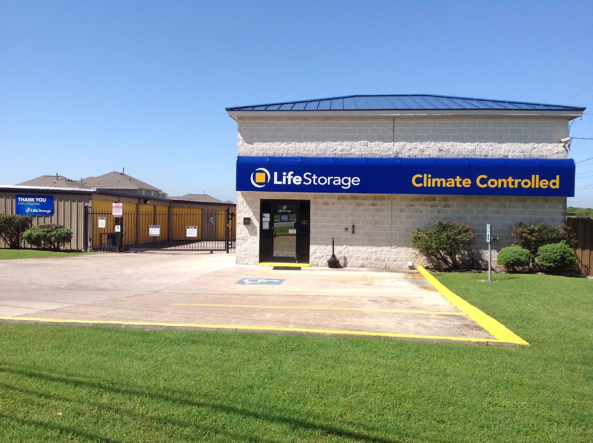 Extra Space Storage  3615 N Foster Rd in San Antonio, TX