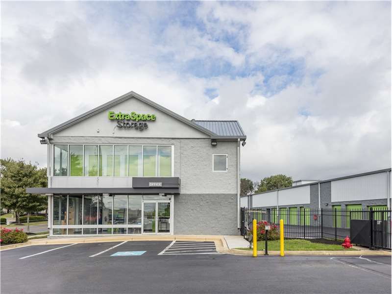 Extra Space Storage  2700 Whitney Pl in District Heights, MD