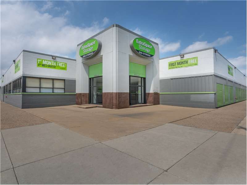 Storage Units in Chicago, IL at 2244 S Western Ave | Extra Space Storage