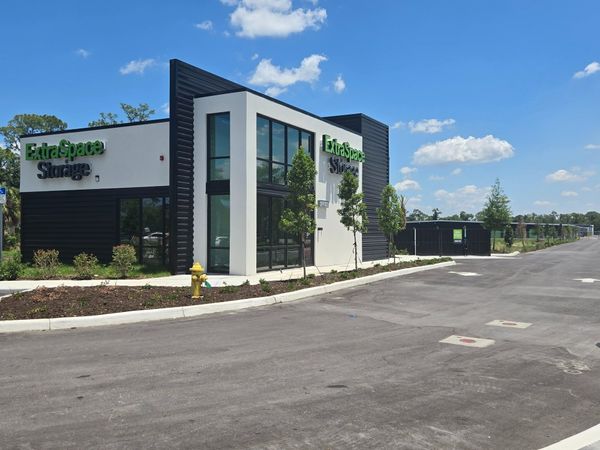 Extra Space Storage facility at 15805 S Tamiami Trl - Fort Myers, FL