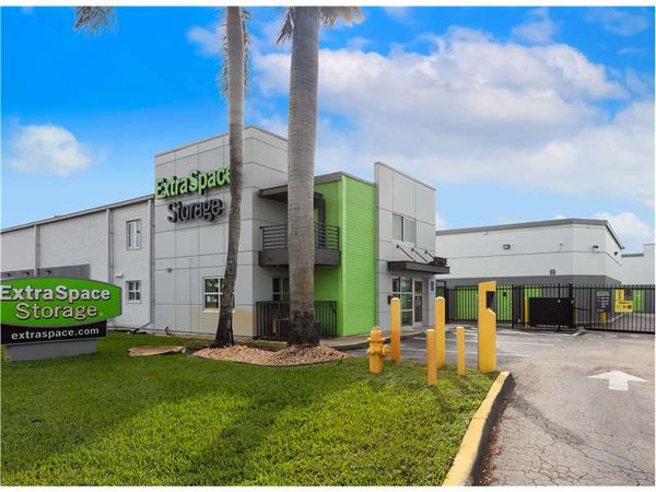 Extra Space Storage facility at 8900 NW 12th St - Miami, FL