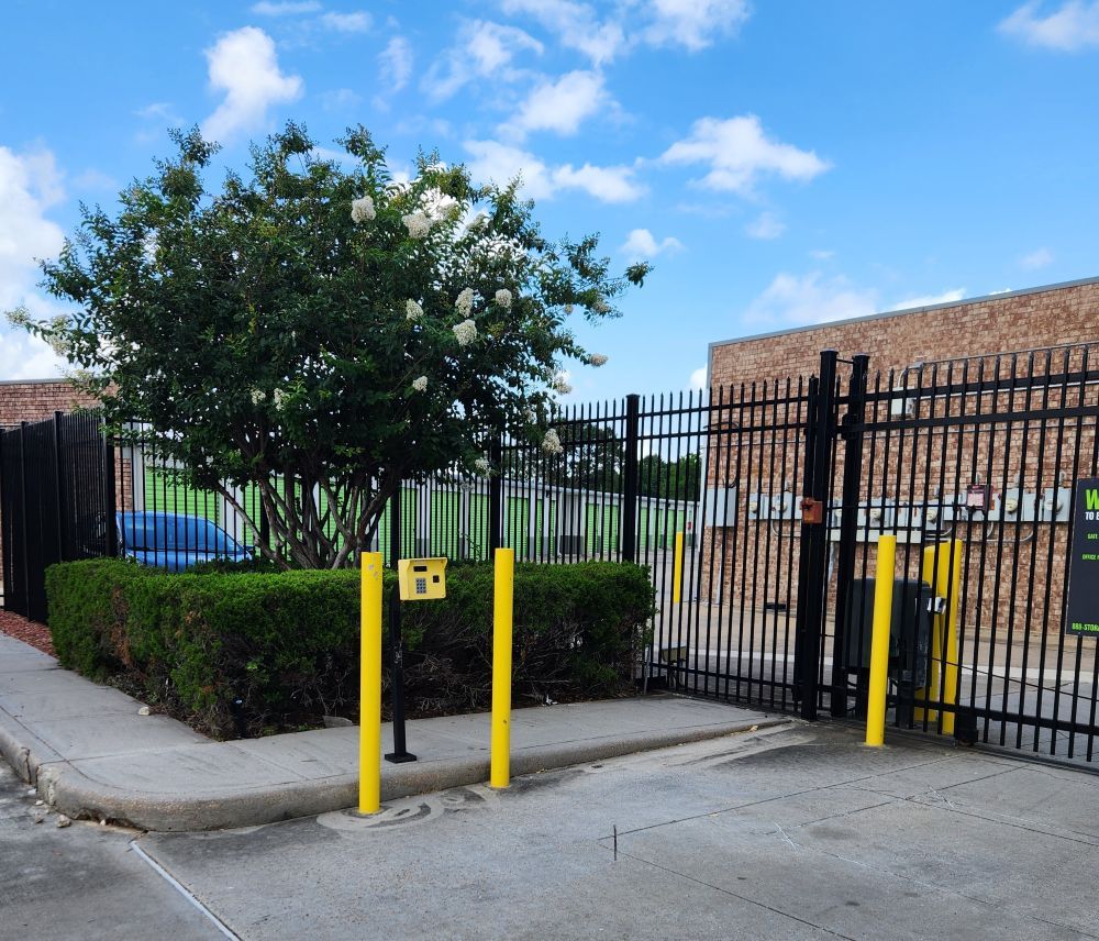Extra Space Storage in Sugar Land, TX  11220 S Highway 6 2