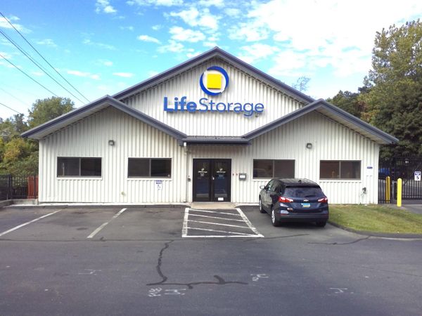 Extra Space Storage facility at 433 Lakewood Rd - Waterbury, CT