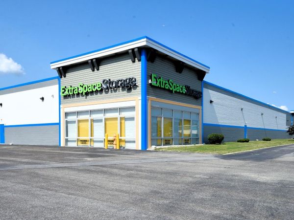 Extra Space Storage facility at 2590 Military Rd - Niagara Falls, NY
