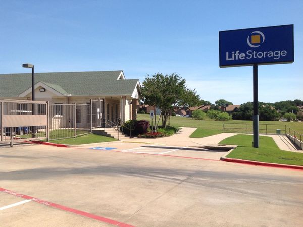 Life Storage facility on 2905 Crystal Springs - Bedford, TX