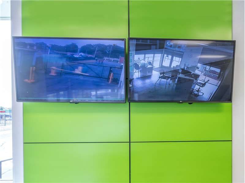 Extra Space Storage  4805 Summer Ave in Memphis, TN