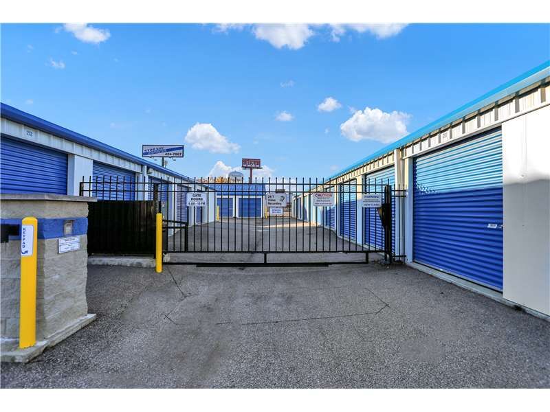 25×10 Garage in Evansville, IN 4815 Tippecanoe Dr Evansville, Indiana 2
