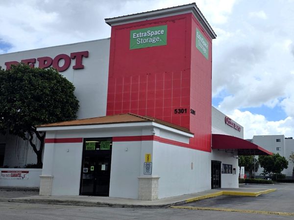 Extra Space Storage facility at 5301 W 20th Ave - Hialeah, FL