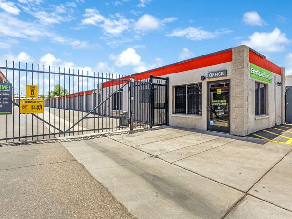 Extra Space Storage facility at 1239 N 54th Ave - Phoenix, AZ