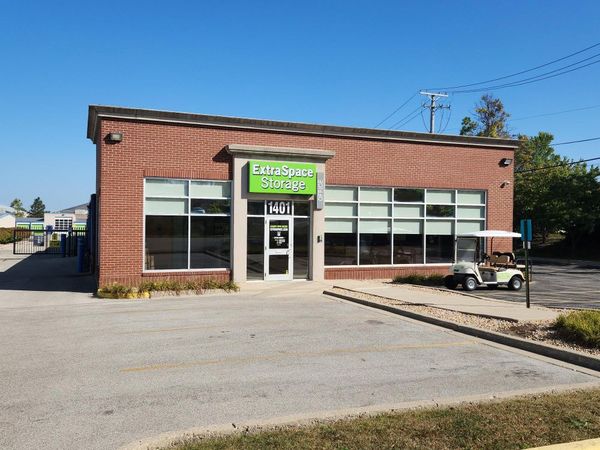 Extra Space Storage facility at 1401 N Plum Grove Rd - Schaumburg, IL