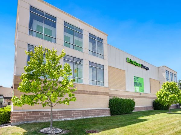 Extra Space Storage facility at 1414 N Rand Rd - Arlington Heights, IL
