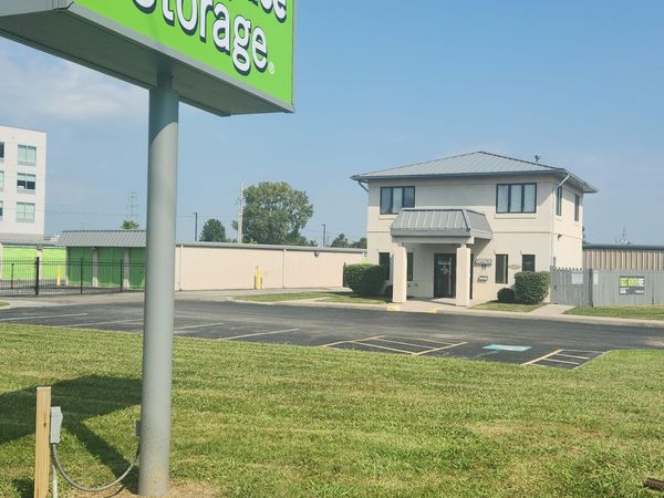 Extra Space Storage facility at 6460 E Broad St - Columbus, OH