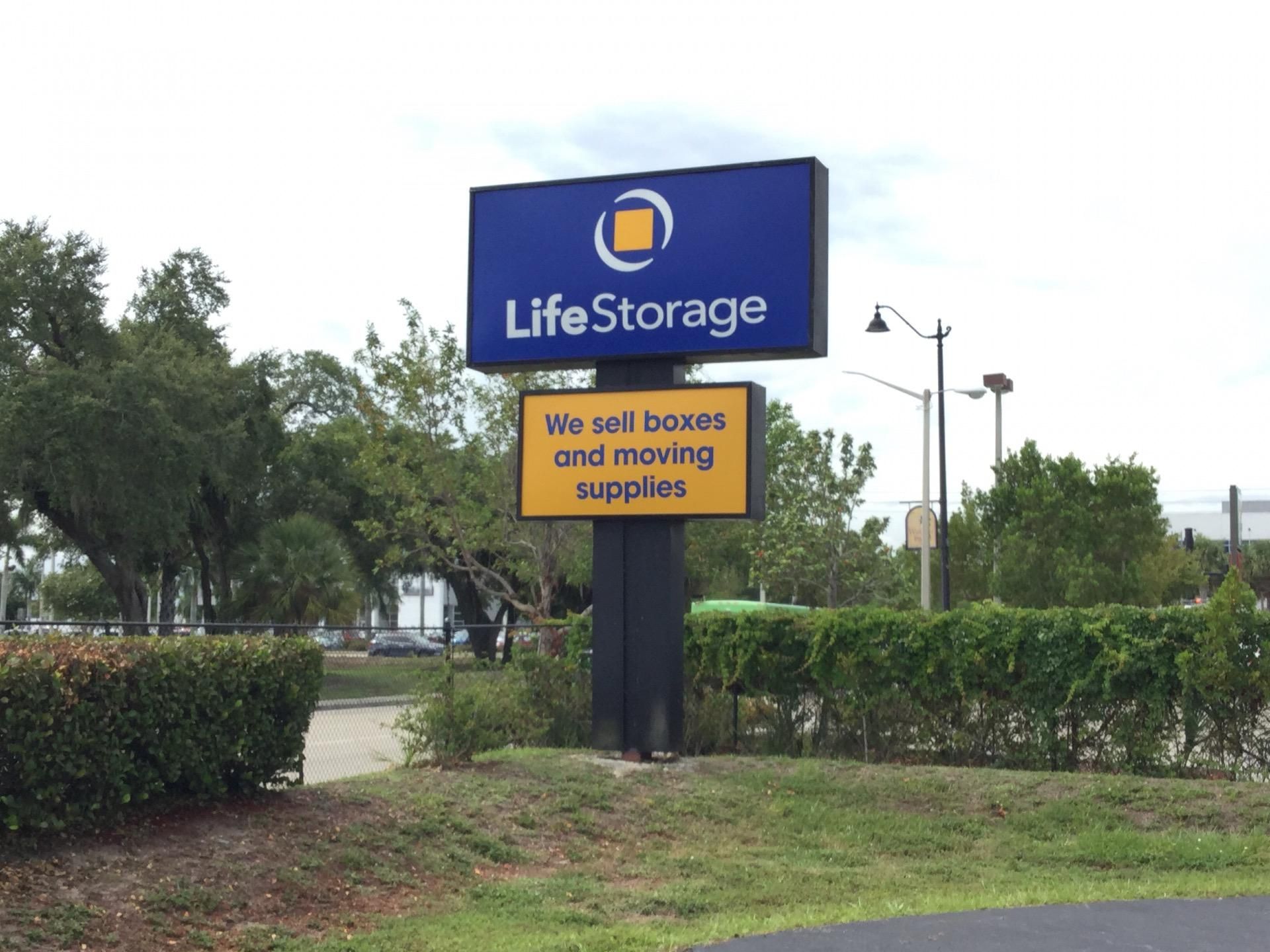 Extra Space Storage  4400 Solomon Blvd in Fort Myers, FL