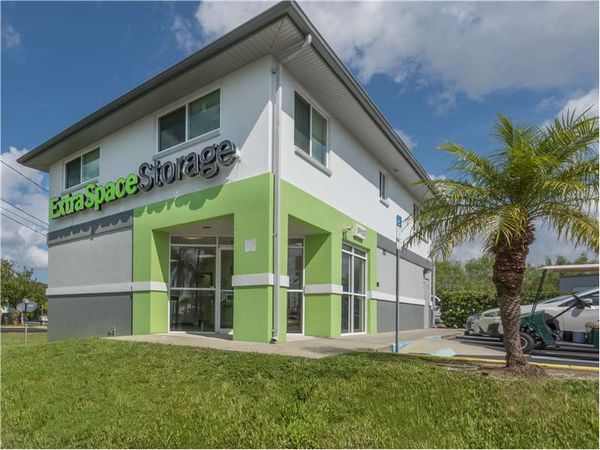 Extra Space Storage facility at 4319 Duhme Rd - St Petersburg, FL