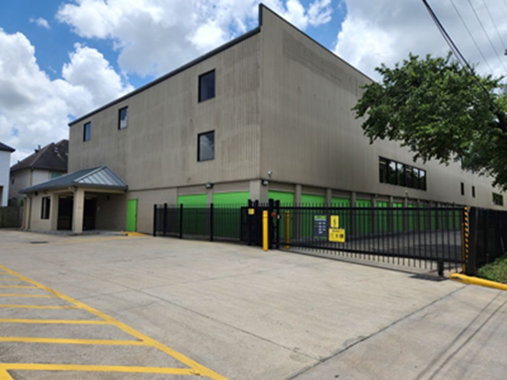 20×10 Self Storage Unit in Houston, TX 5425 Katy Fwy Houston, Texas