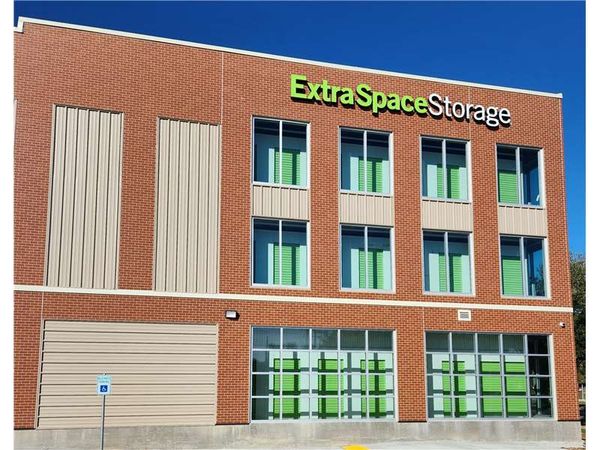 Extra Space Storage facility at 6750 Franklin Ave - New Orleans, LA