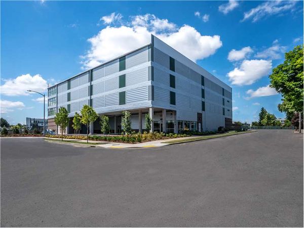 Extra Space Storage facility at 989 NE 61st Ave - Portland, OR