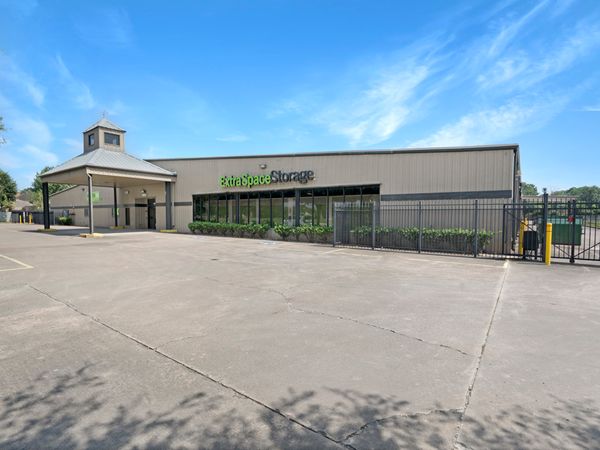 Extra Space Storage facility at 6402 Fairmont Pkwy - Pasadena, TX