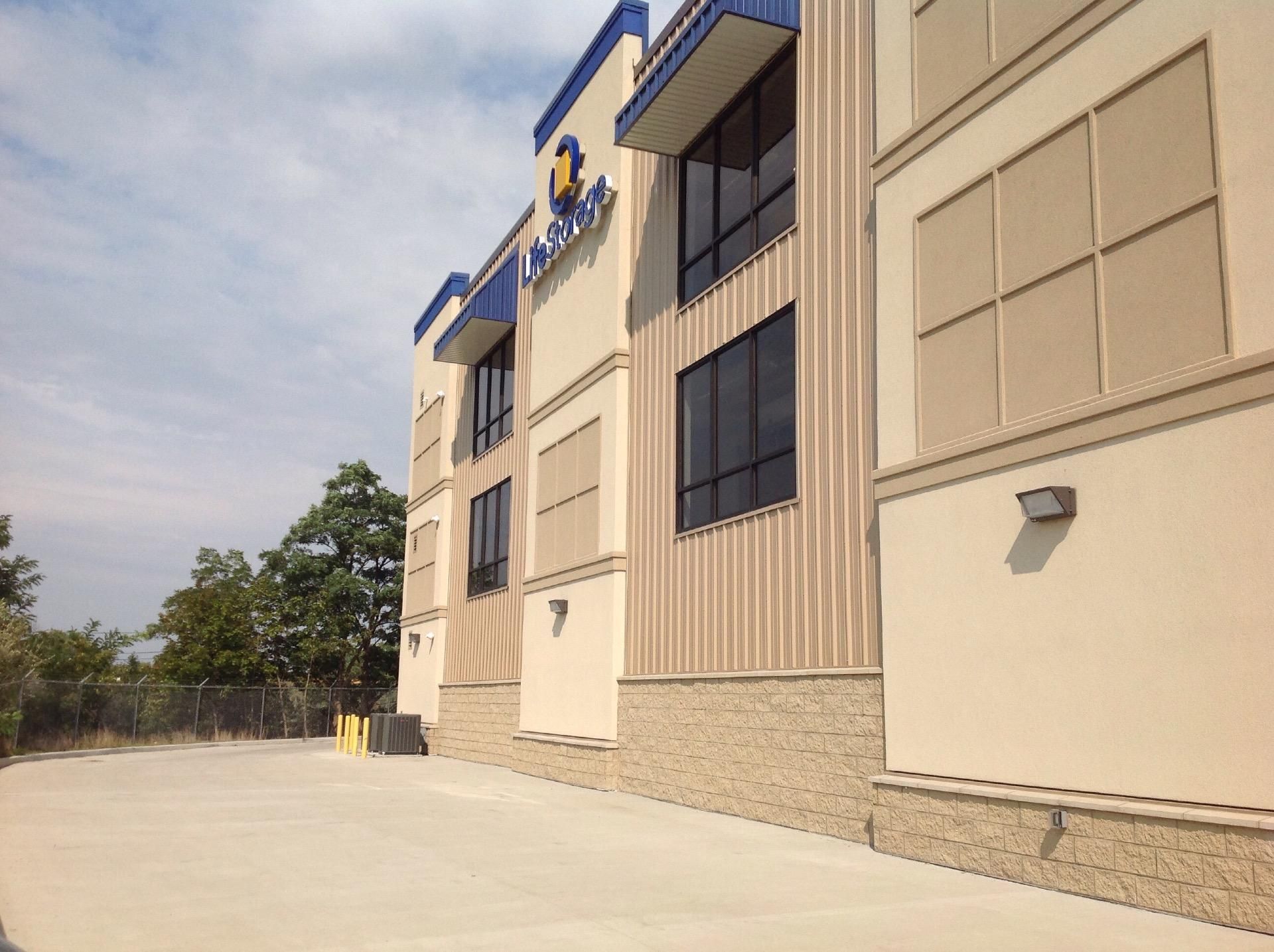 Extra Space Storage  15101 McCracken Rd in Cleveland, OH
