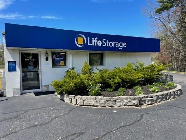 Extra Space Storage facility at 44 Calef Hwy - Lee, NH