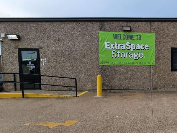 Extra Space Storage facility at 1061 Duncan Perry Rd - Arlington, TX