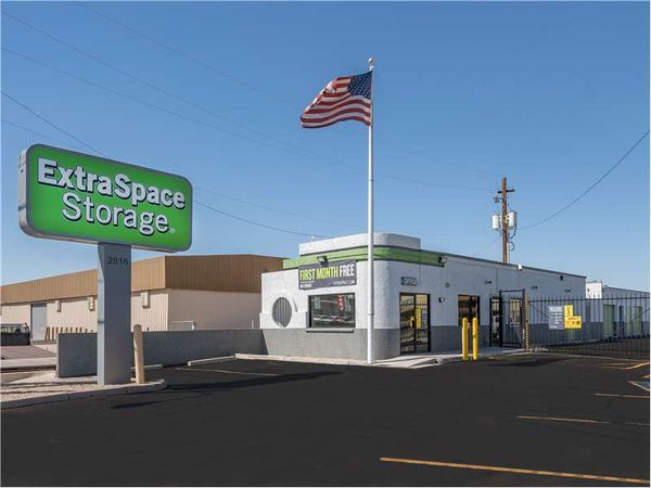 Extra Space Storage facility at 2816 W Thomas Road - Phoenix, AZ