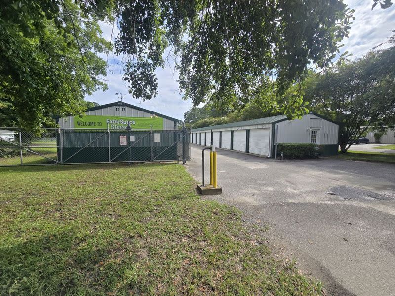 Storage Units in Summerville, SC at 1217 Central Ave | Extra Space Storage