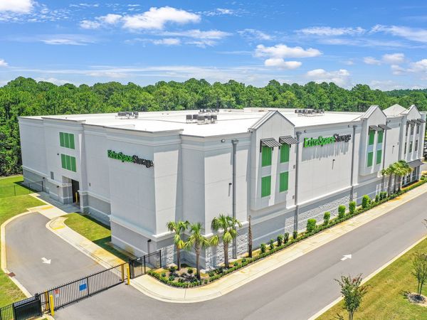 Extra Space Storage facility at 9128 Navarre Pkwy - Navarre, FL