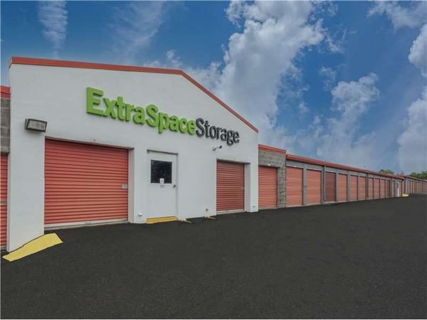 Extra Space Storage facility at 4526 Daly Dr - Chantilly, VA