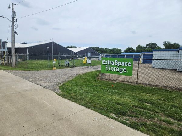 Extra Space Storage facility at 9514 S Powell Rd - Peoria, IL