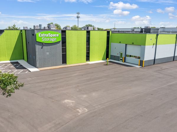 Extra Space Storage facility at 15755 32nd Ave N - Plymouth, MN