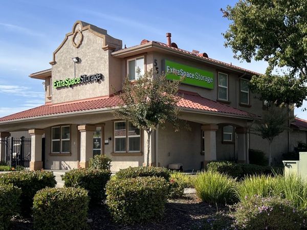 Extra Space Storage facility at 55 Goldenland Ct - Sacramento, CA