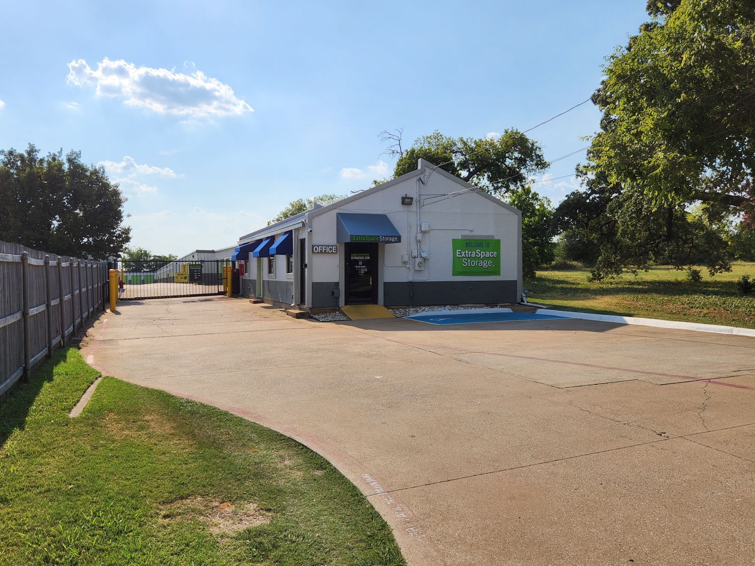 Extra Space Storage  1105 N Little School Rd in Arlington, TX