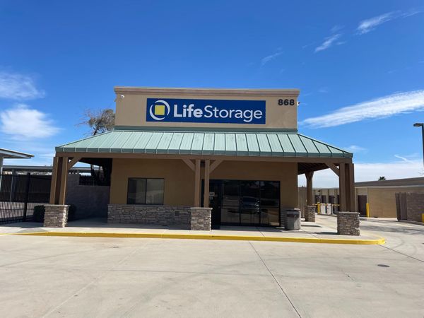 Extra Space Storage facility at 868 E Hunt Hwy - San Tan Valley, AZ