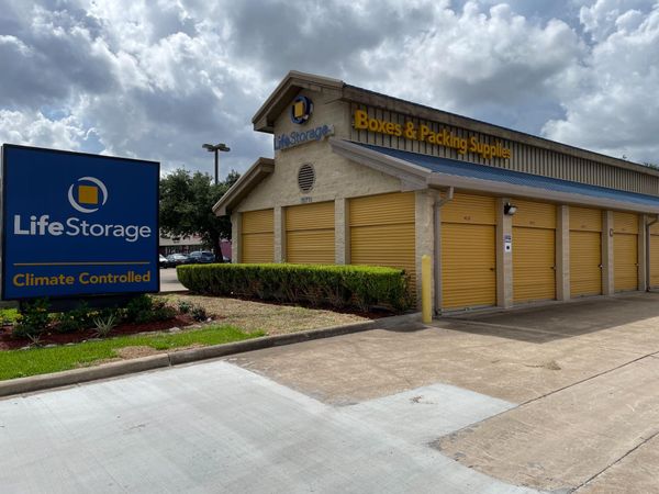 Life Storage facility on 12711 Westheimer Rd - Houston, TX