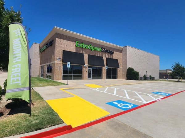 Extra Space Storage facility at 2845 McDermott Rd - Plano, TX