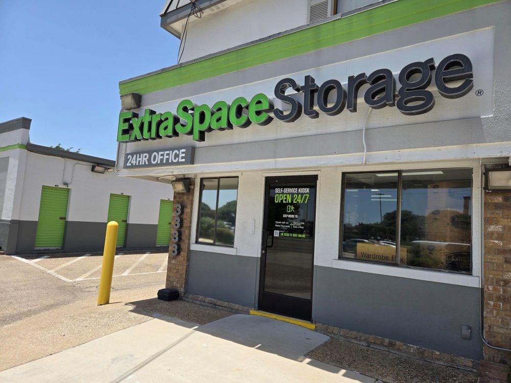 10×20 Self Storage Unit in Dallas, TX 3333 N Buckner Blvd Dallas, Texas